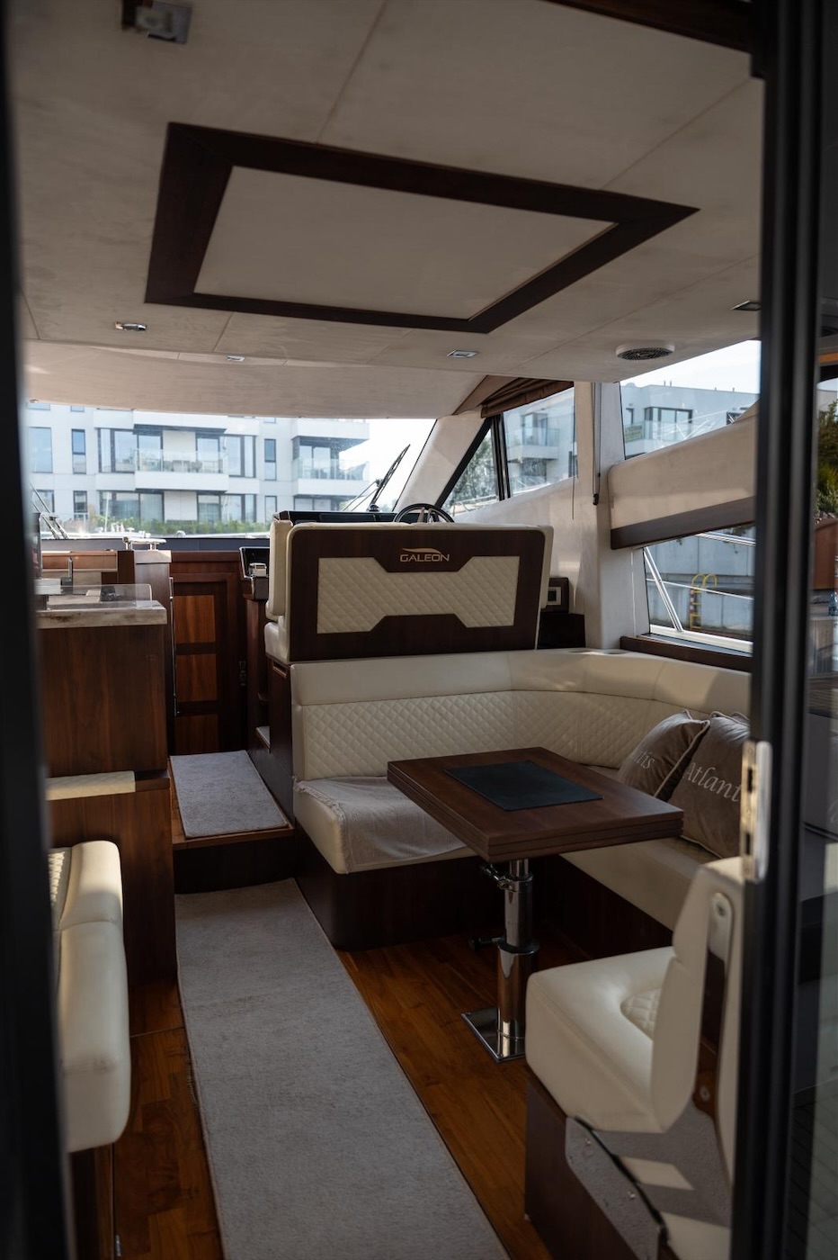 galeon_420_fly_1.jpg